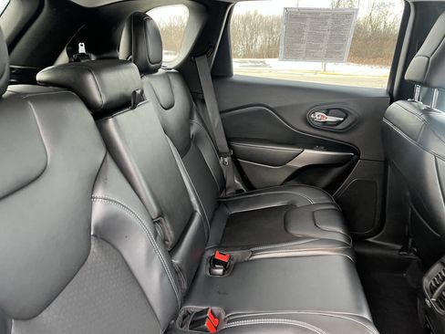 Used 2019 Jeep Cherokee Latitude Plus w/ Cold Weather Group image 35