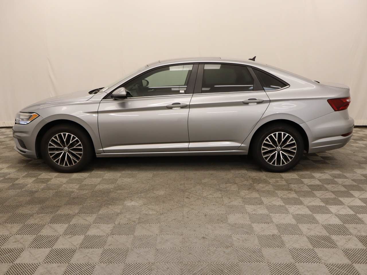 Used 2020 Volkswagen Jetta SE FWD image 2