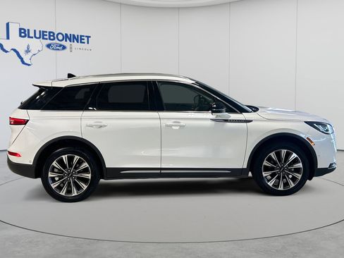 Used 2022 Lincoln Corsair Reserve w/ Elements Package FWD image 4