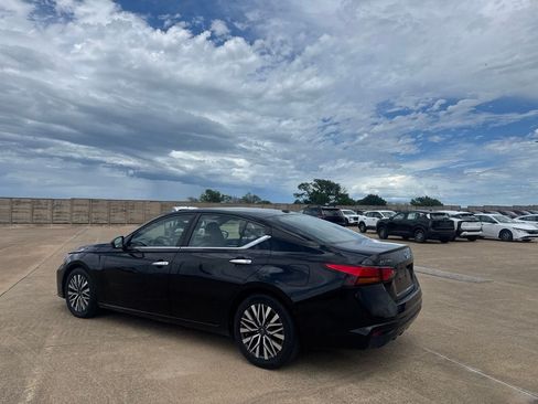 Used 2023 Nissan Altima 2.5 SV FWD image 14