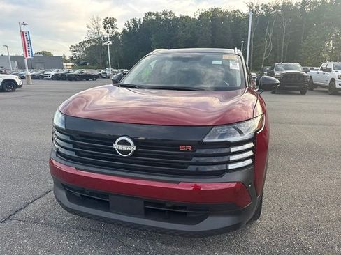 Used 2025 Nissan Kicks SR AWD/4WD image 3