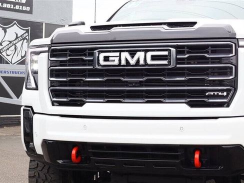 Used 2025 GMC Sierra 3500 AT4 w/ AT4 Premium Plus Package AWD/4WD image 9