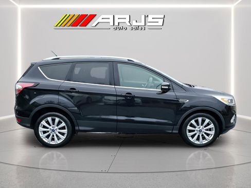 Used 2017 Ford Escape Titanium image 4