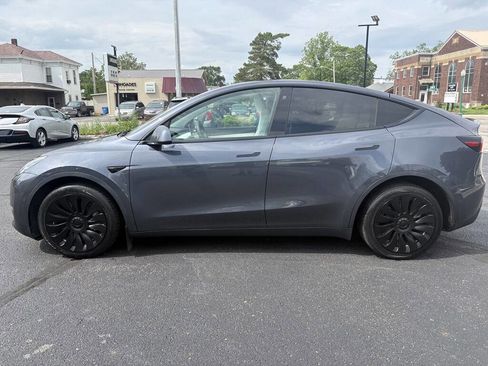 Used 2022 Tesla Model Y Long Range AWD/4WD image 2