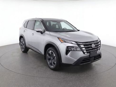Used 2025 Nissan Rogue SV FWD image 2