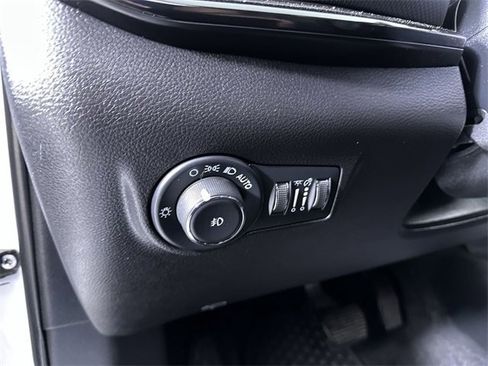 Used 2024 Jeep Compass Latitude w/ Convenience Group image 18