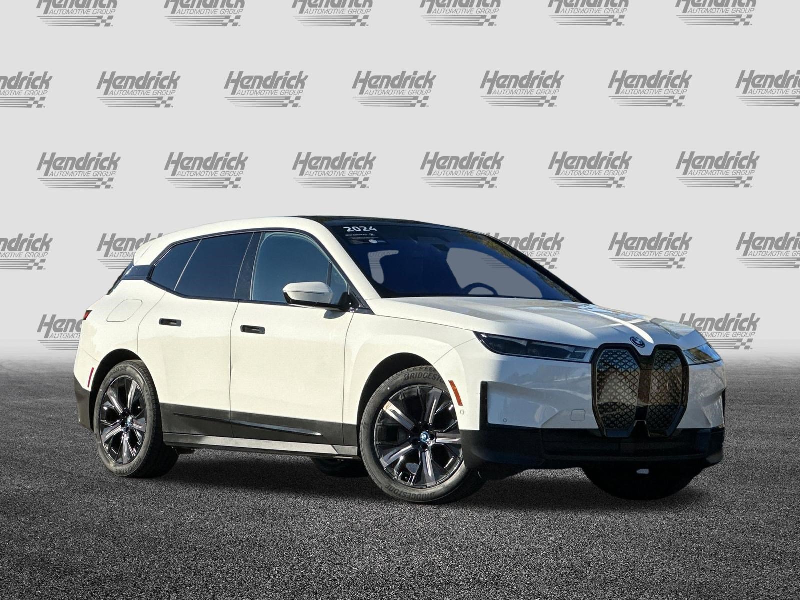 Used 2024 BMW iX xDrive50 w/ Premium Package AWD/4WD image 2