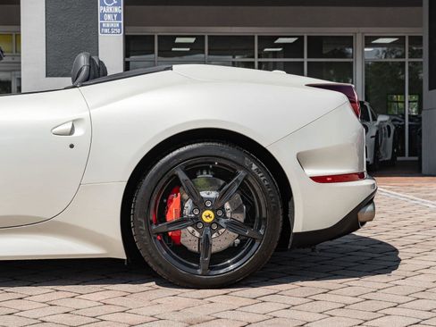 Used 2015 Ferrari California T image 11