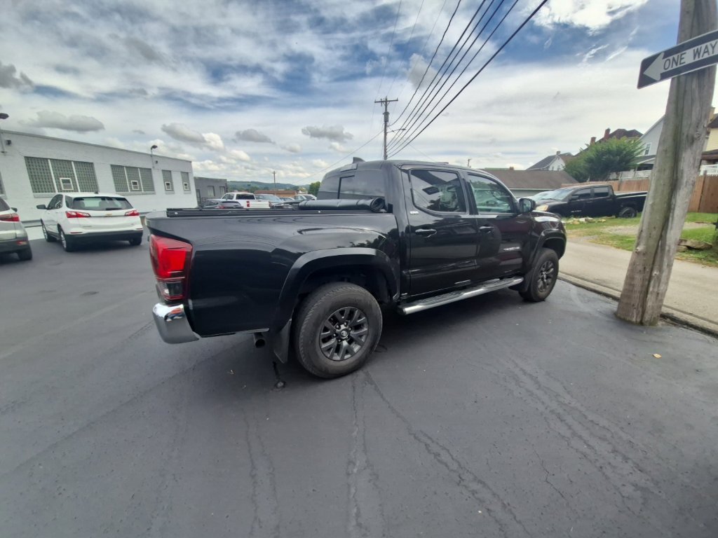 Used 2022 Toyota Tacoma SR5 AWD/4WD image 9
