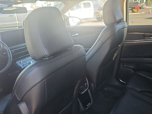 Used 2023 Lincoln Nautilus AWD w/ Premium Package image 11