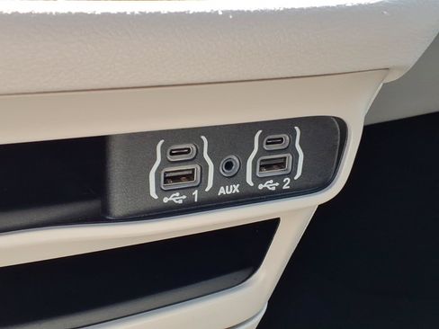 Used 2024 Chrysler Pacifica Touring-L FWD image 17