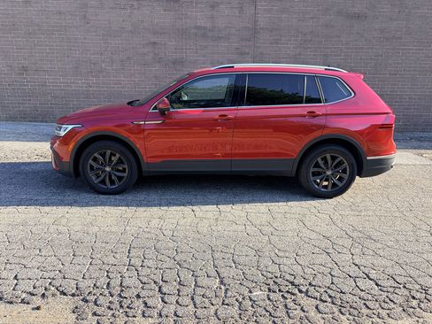 Used 2023 Volkswagen Tiguan SE FWD image 2