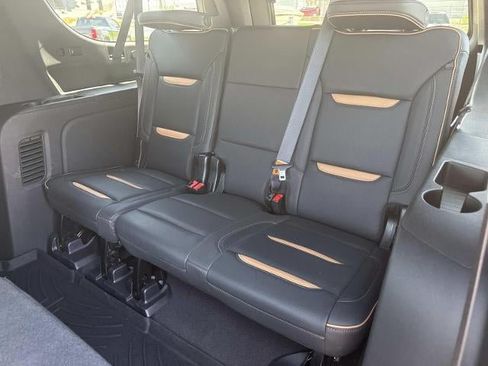 Used 2023 GMC Yukon XL AT4 AWD/4WD image 18