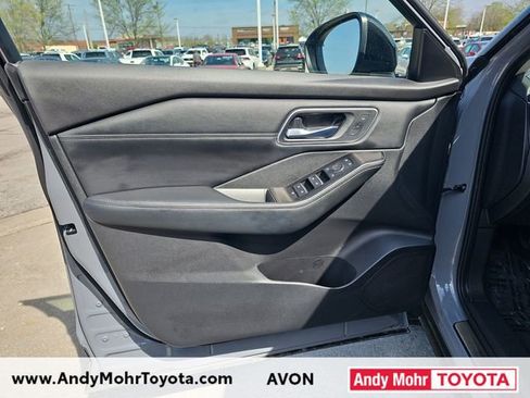 Used 2025 Nissan Rogue Platinum w/ Tech Package image 11