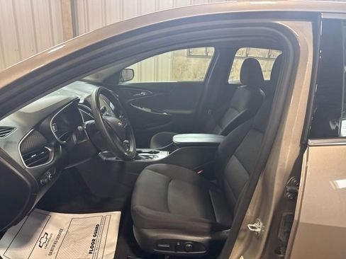 Used 2025 Chevrolet Malibu LT FWD image 11