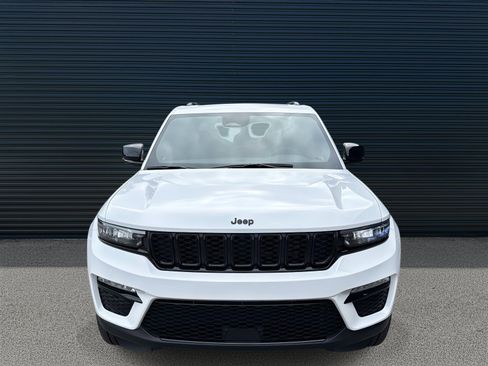 Used 2025 Jeep Grand Cherokee Limited w/ Black Appearance Package image 10