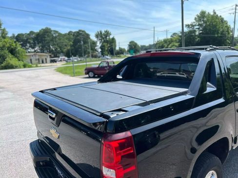 Used 2013 Chevrolet Avalanche LT image 8