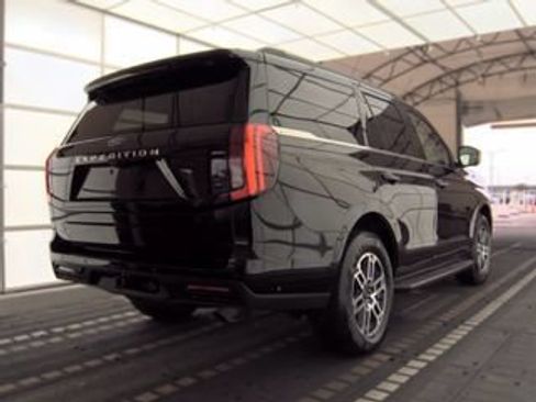 Used 2025 Ford Expedition Active RWD image 7