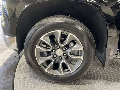 Used 2024 Chevrolet Silverado 1500 LT AWD/4WD image 10