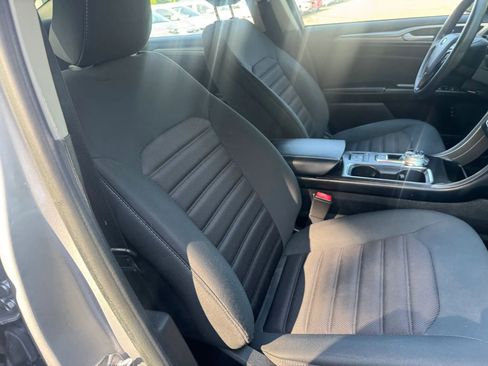 Used 2018 Ford Fusion SE FWD image 29