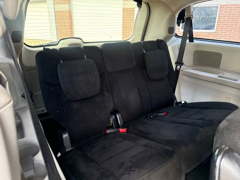 Used 2015 Dodge Grand Caravan SE image 14