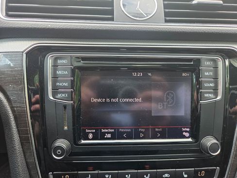 Used 2017 Volkswagen Passat 1.8T SE FWD image 32