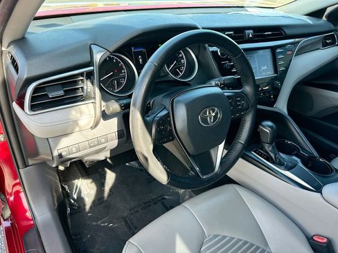 Used 2018 Toyota Camry SE image 10