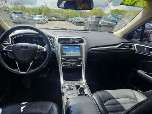 Used 2018 Ford Fusion SE w/ Fusion SE Technology Package FWD image 13