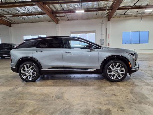 New 2026 Cadillac Optiq Luxury 2 image 4