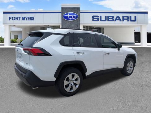 Used 2020 Toyota RAV4 LE FWD image 4