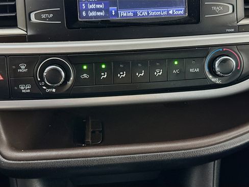Used 2015 Toyota Highlander LE image 22