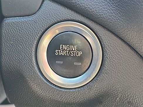 Used 2020 Chevrolet Equinox LT image 17