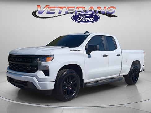 Used 2025 Chevrolet Silverado 1500 Custom w/ Turbomax Blackout Package image 1
