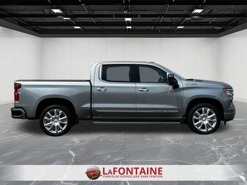 Used 2023 Chevrolet Silverado 1500 High Country w/ Technology Package AWD/4WD image 6