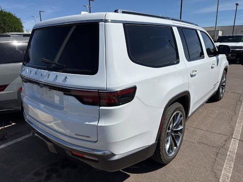 Used 2022 Jeep Wagoneer Series III w/ Premium Group I image 3