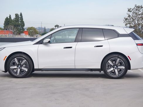 New 2026 BMW iX xDrive45 image 4