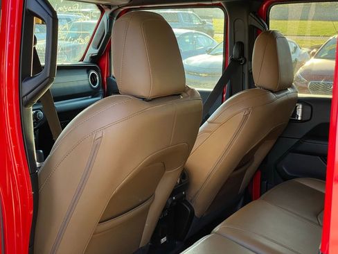 Used 2023 Jeep Wrangler Unlimited Sahara image 27