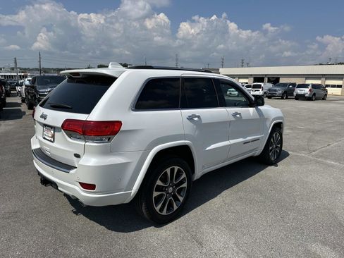 Used 2017 Jeep Grand Cherokee Overland w/ Jeep Active Safety Group image 4