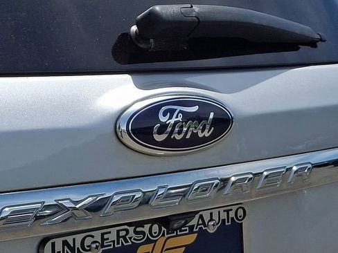 Used 2015 Ford Explorer XLT w/ Equipment Group 202A AWD/4WD image 30