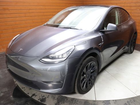 Used 2022 Tesla Model Y Long Range image 6
