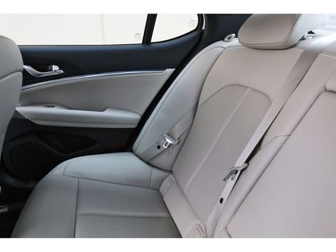 Used 2026 Genesis G70 2.5T image 13