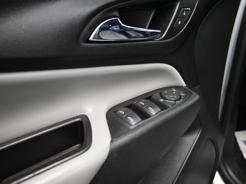 Used 2018 Chevrolet Equinox LS FWD image 24