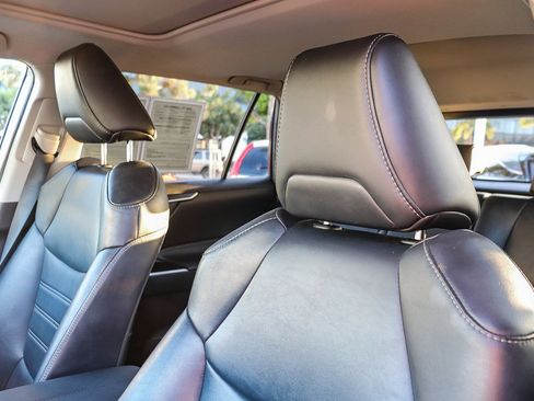 Used 2021 Toyota RAV4 XLE Premium image 22