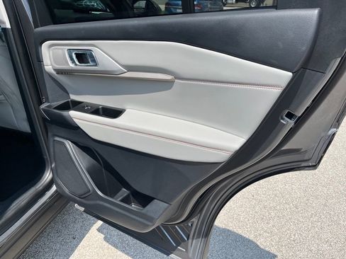 Used 2025 Ford Explorer Active w/ Active Comfort Package image 15