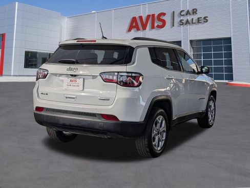 Used 2025 Jeep Compass Latitude w/ Sun & Sound Group AWD/4WD image 6