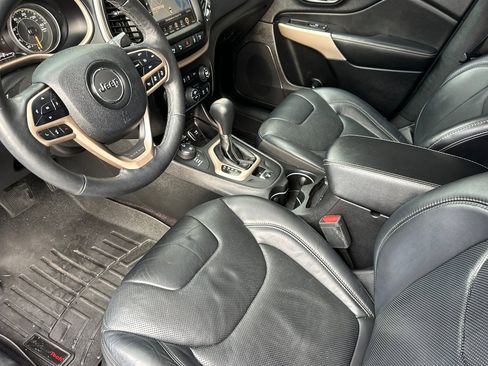 Used 2017 Jeep Cherokee Limited w/ Luxury Group image 10