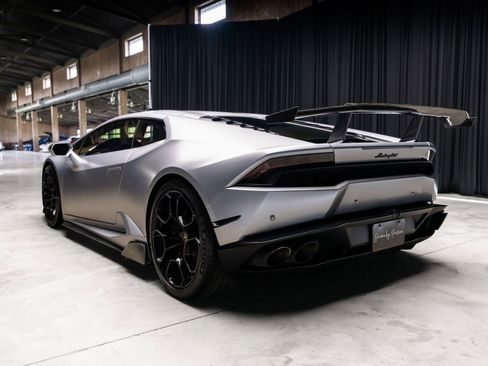 Used 2015 Lamborghini Huracan LP 610-4 AWD/4WD image 35
