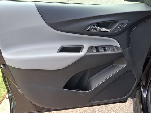 Used 2020 Chevrolet Equinox LS w/ LS Convenience Package FWD image 9