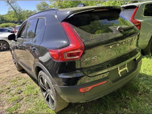 Certified 2024 Volvo XC40 B5 Plus w/ Protection Package Premier AWD/4WD image 14