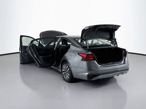 Used 2024 Nissan Altima 2.5 SV FWD image 21